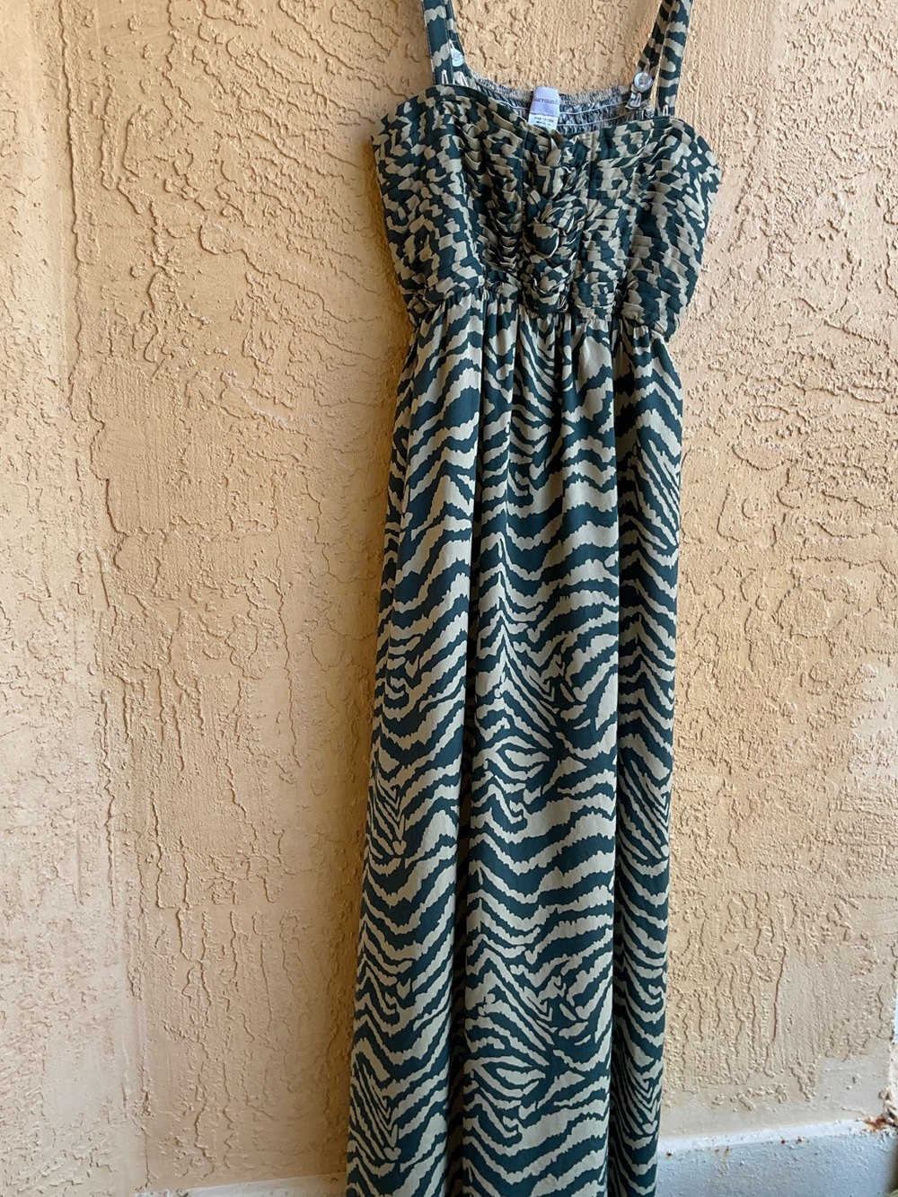 SOFT SURROUNDINGS
TAN/GREEN ANIMAL PRINT MAXI DRESS ZEBRA PLEATED TIERED - Picture 7 of 16